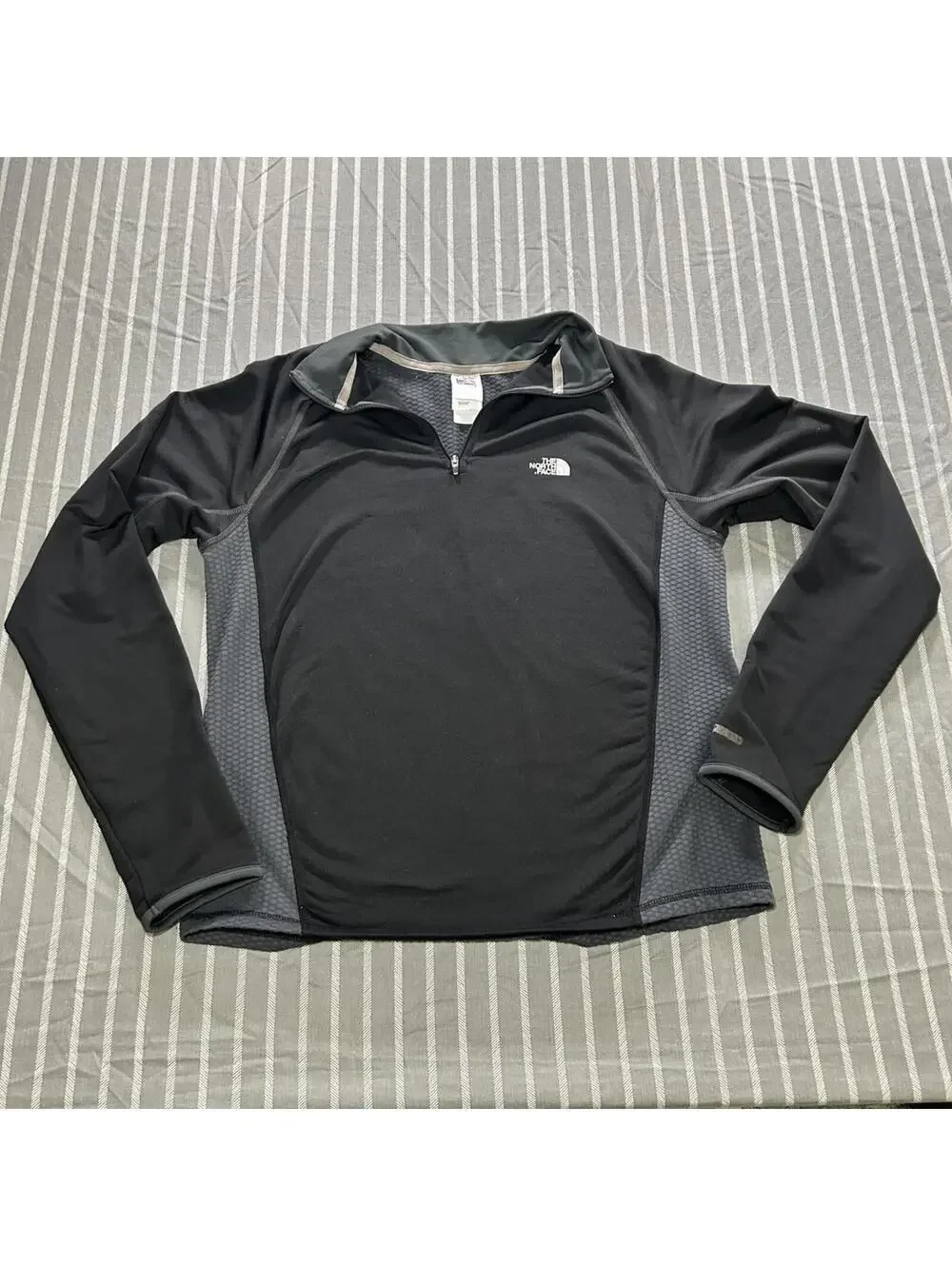The North Face Flight Series VaporWick stretch quarter-zip pullover Men's M